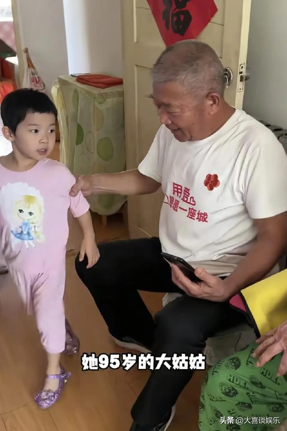 都别再被他骗了，
黄维平从山东搬到广西，
根本不是为了养老。
 
其实，最重要的