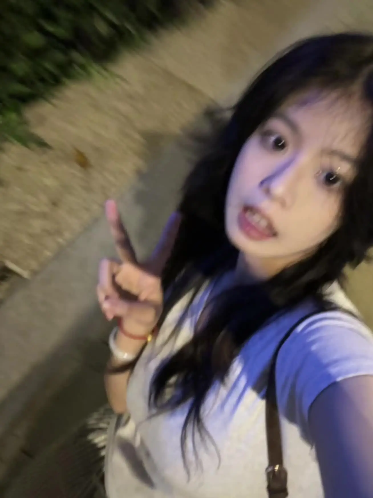你占据我世界却不在我身边
