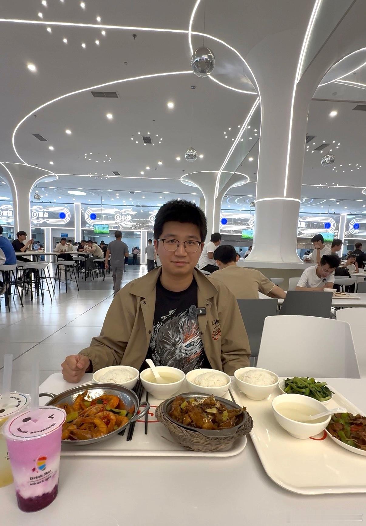 我就是吃比亚迪饭了，我吃的还最多横扫食堂，做回自己我与汽车的日常