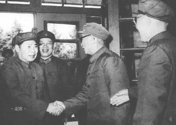 【开国功臣图片故事258】
1980年4月17日，中央军委常委、总参谋长杨得志（
