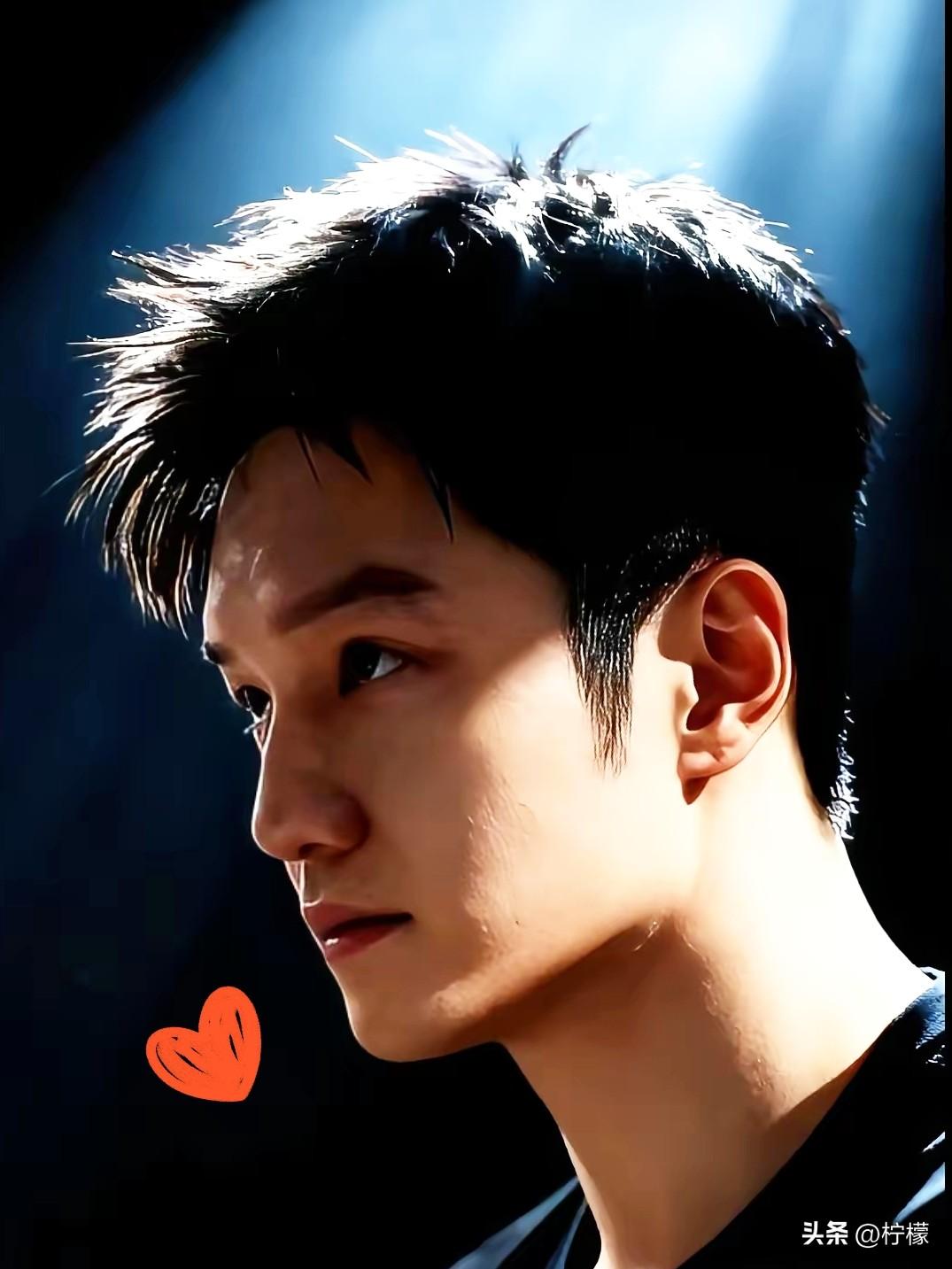 说实话，
樊振东这人挺拧巴的。
他两次关键选择，都让人看不懂。
但又不得不佩服。