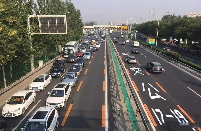 懂车之道讯12月26日，北京配置今年最后一期普通小客车（油车）指标。从摇号现场配