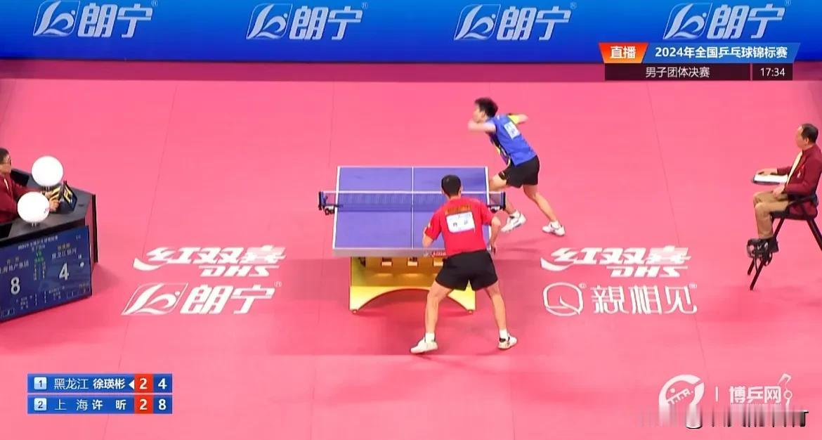 全锦赛男团决赛上海许昕对阵黑龙江徐瑛彬
第一局。许昕得分0:3，许昕球出界，1: