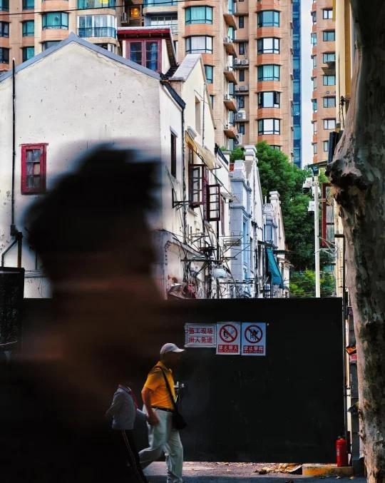 跟着动迁逛上海之张家弄
地处，陕西南路 复兴中路 襄阳南路 南昌路，上海最美的梧