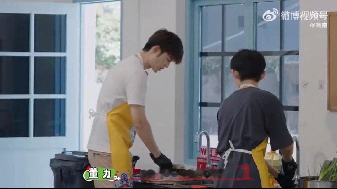 #番茄炒蛋是全球通用拿手菜# 董力和小翔两人也是为大家带来了很多的快乐，相信番茄