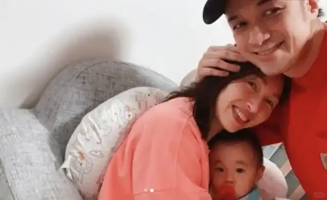 同样娶经纪人❗古巨基老婆51岁生子...