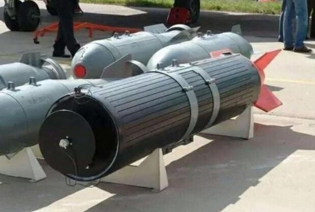 中国新式武器，引发了台湾的高度不安！
 
卫士600L比过去那些石墨炸弹有些明显