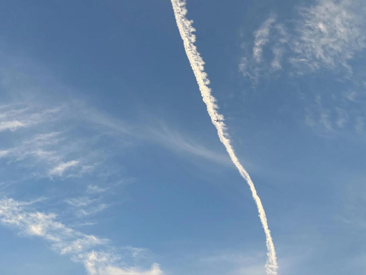 离异，有一女现在读幼儿园，本人89年，身高155，长相中等，有稳定工作，想找个合