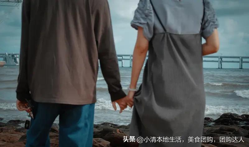 经营一段来之不易的感情，得讲究方法。
心态上要稳住，别因得来不易就补偿式讨好，过
