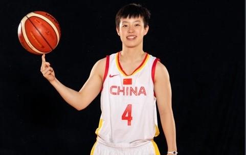 女篮总决赛开打，四川女篮首回合轻松大比分获胜，可以说四川女篮一只手已经摸到总冠军