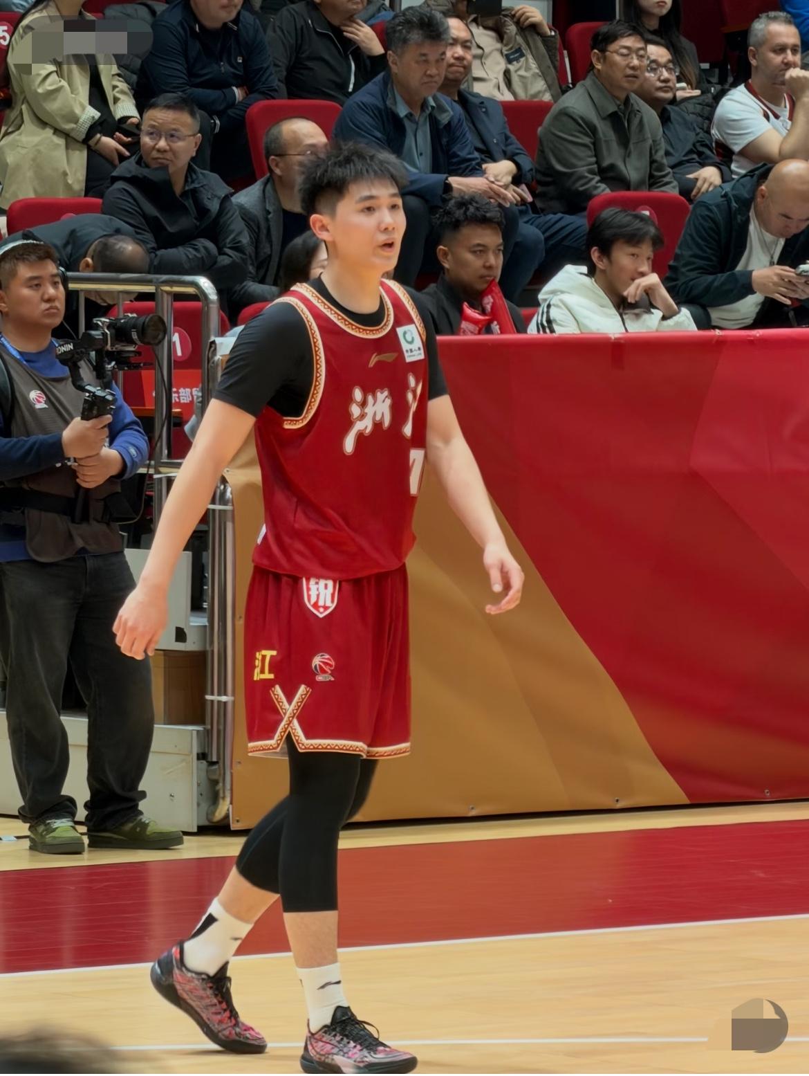 稠州输北控别只骂最后失误！那只是压垮骆驼的最后一根稻草

        别再只