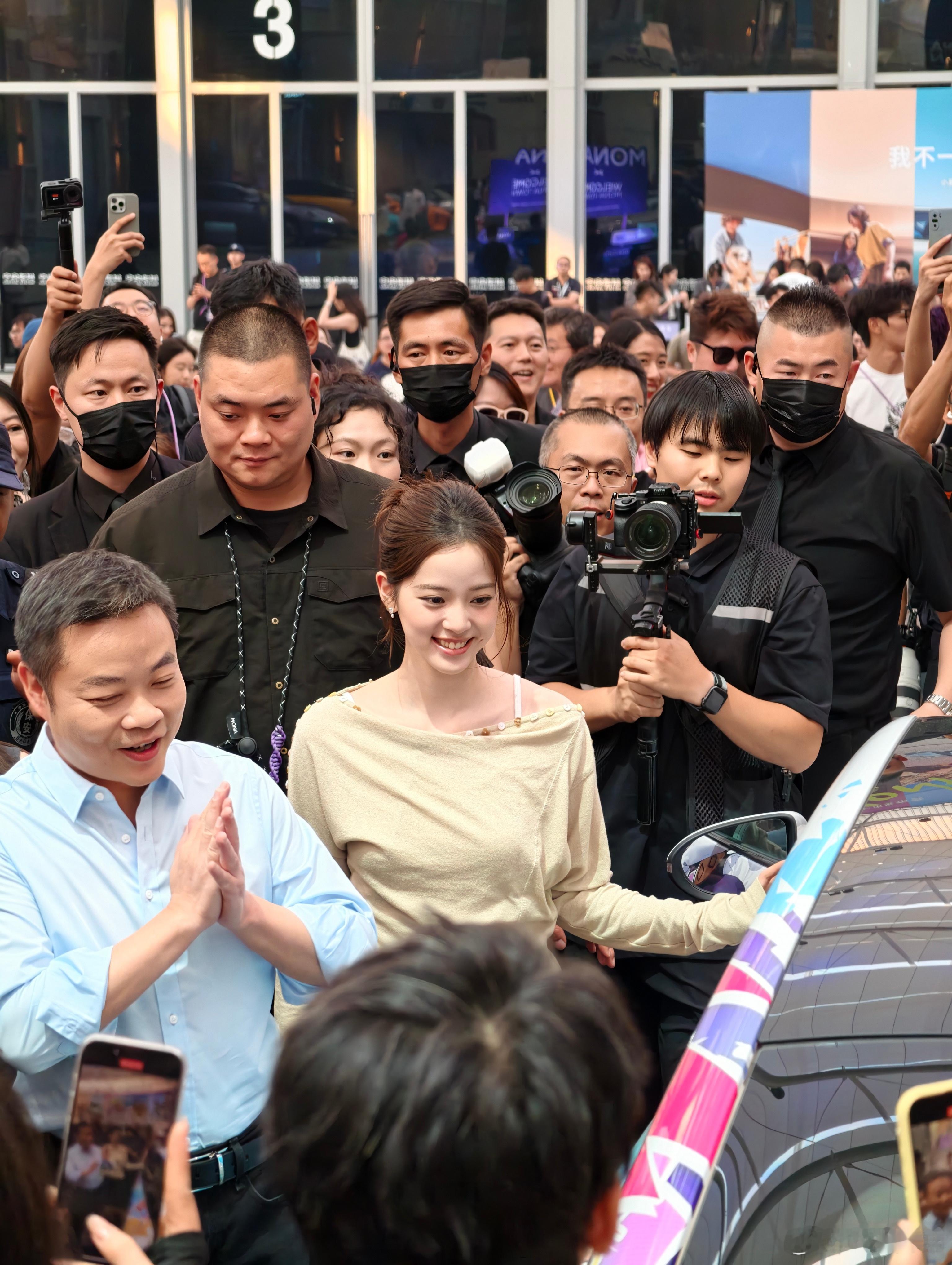 电动兄弟小鹏mona的max版新车上市 这位欧老师真好看 ​​​