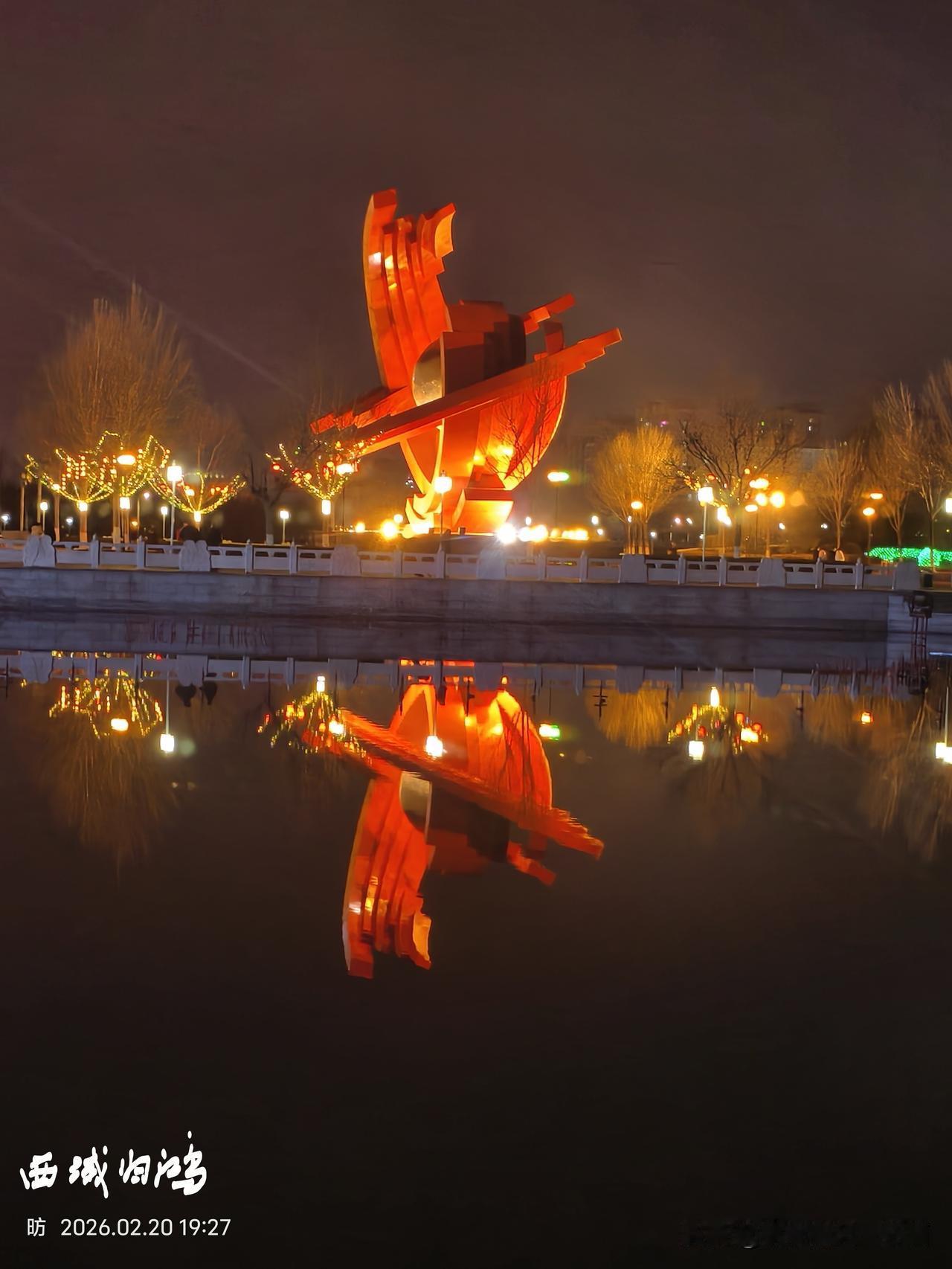 分享一下你随手拍下的照片图说东营:东营区（新区）广场，夜景之美不输胜利广场和新世