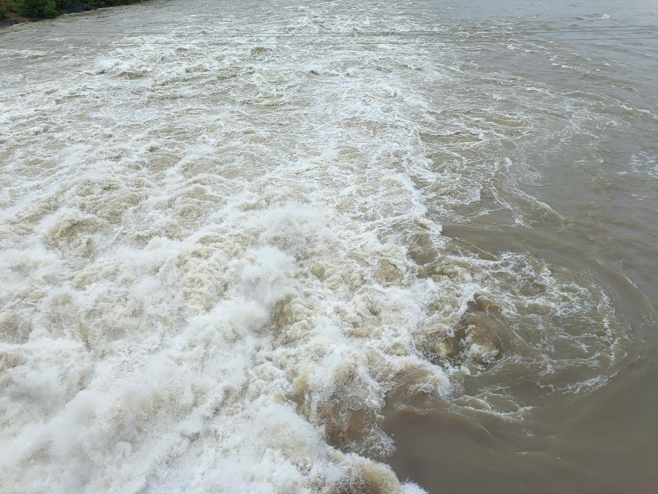 湘江第一坝：全州水晶岗大坝泄洪观光