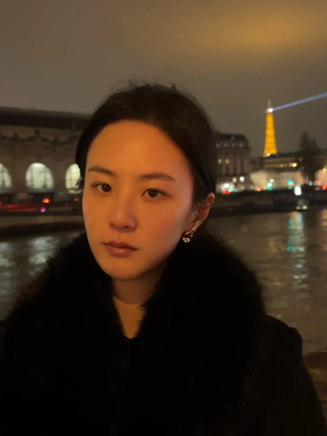 在巴黎的小姨寄来明信片