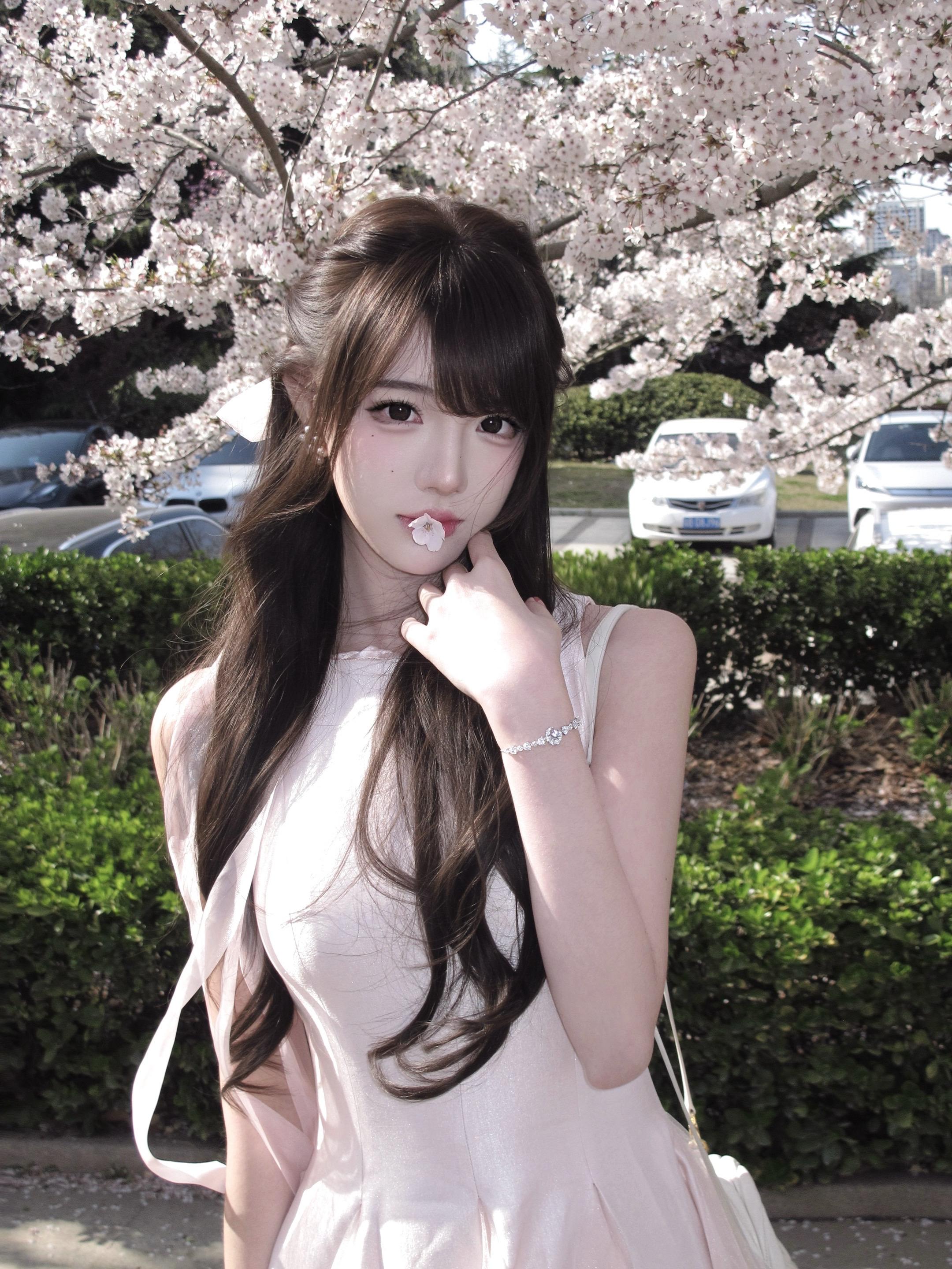 我对月亮许愿 希望你永远快乐 平平安安