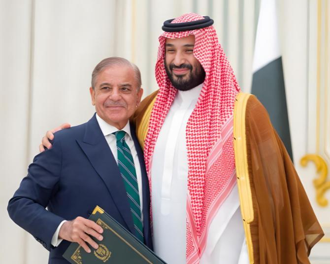 万万没想到的一幕：中国的铁杆兄弟出兵中东，却是去跟伊朗对着干？

当地时间 3 