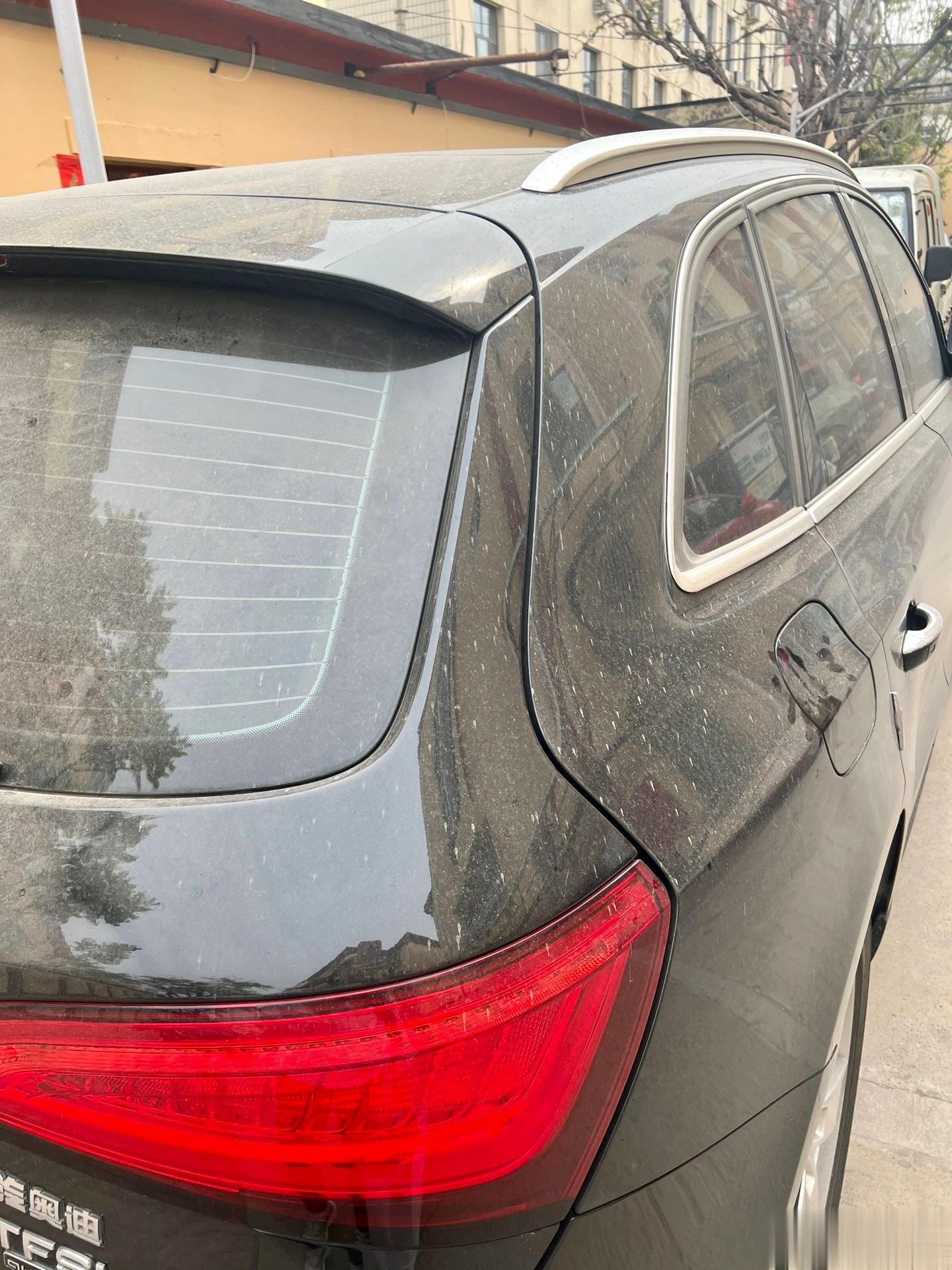 谁能想到这是在车库放的车？比室外放的车还脏！！！ ​​​