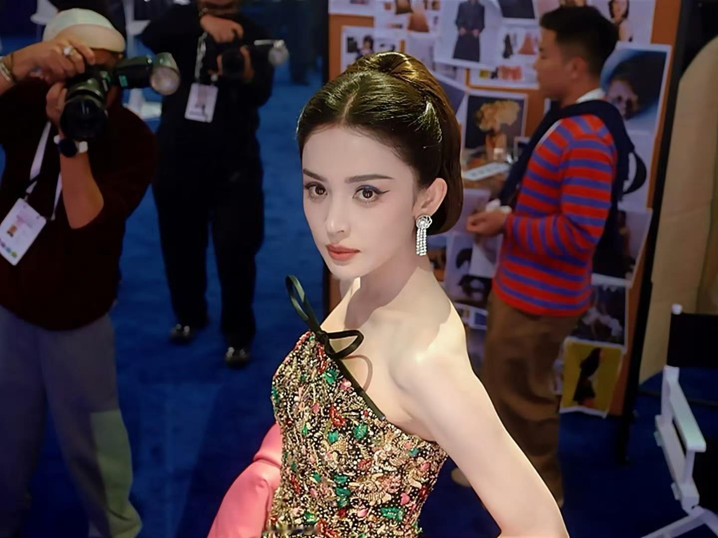 vogue红毯 娜扎美晕了 ​​​