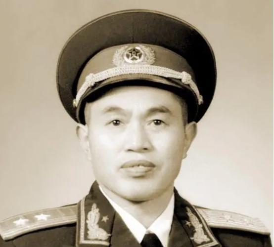 1946年皮定均视察塔楼时，偶遇一位普通士兵，竟被当面直呼“皮老驴”，他会如何回