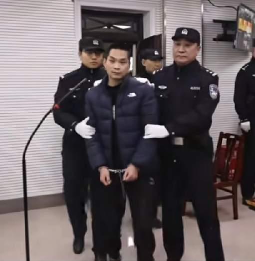 [发怒]“发小灭门案”凶手崔路路，被判死刑立执，是天经地义的事，毫不意外，意外的