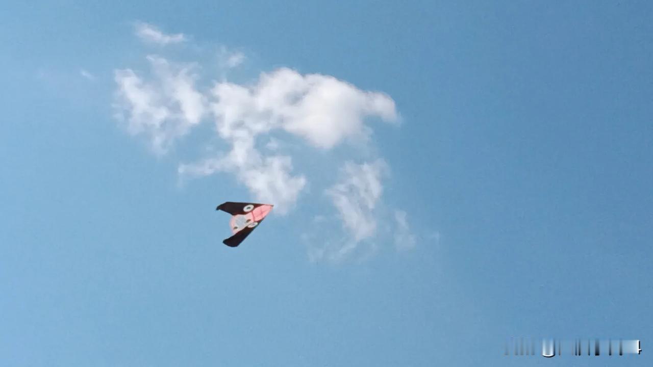 三言两语

忍与让其实並不代表善良，恰恰是因为绝大多数人的忍和让，才给了坏人嚣张