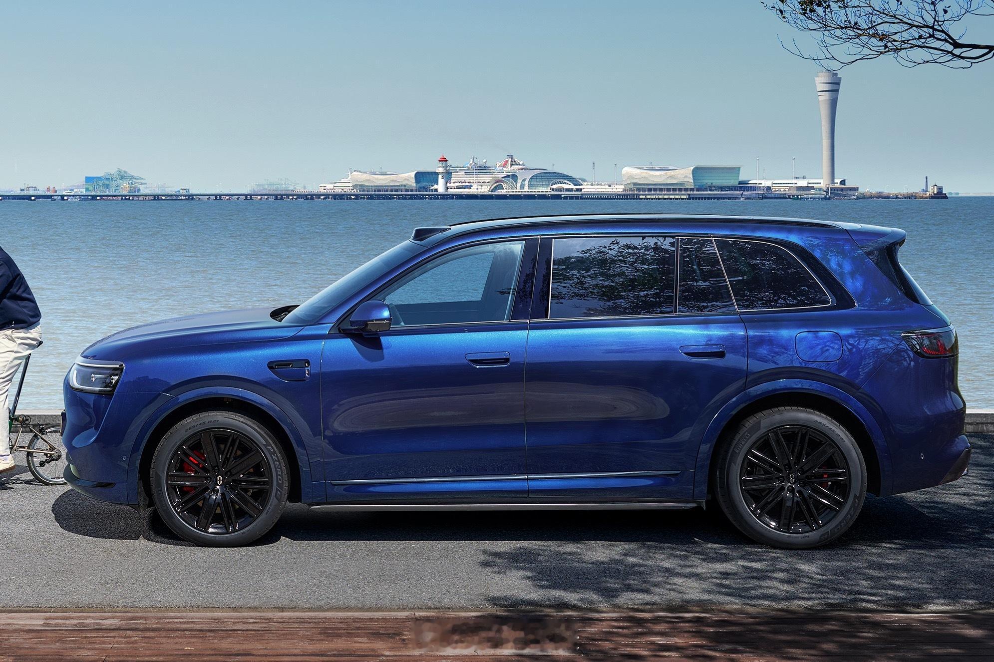 余承东官宣问界m8红蓝新色问界M8也是四激光雷达方案了 