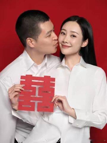要不说女追男容易呢，马頔和李纯恋爱三年，十月二日官宣结婚，之前李纯就豪气的说过是