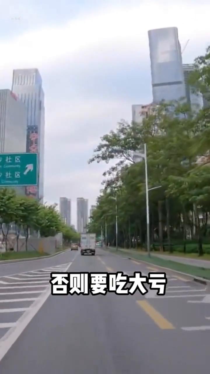 新手开车上路，这些灯语一定要知道，否则要吃大亏。
·1.大灯闪一下，说明后车嫌你