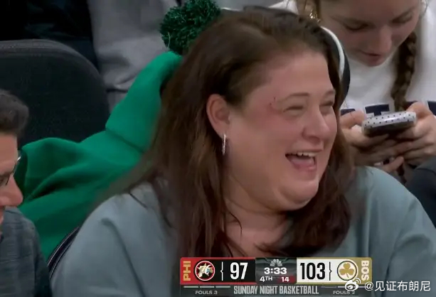 人如其名，优质偶像！埃奇库姆飞身救球踢破观众面部出血，随后埃奇库姆拥抱致歉！ 