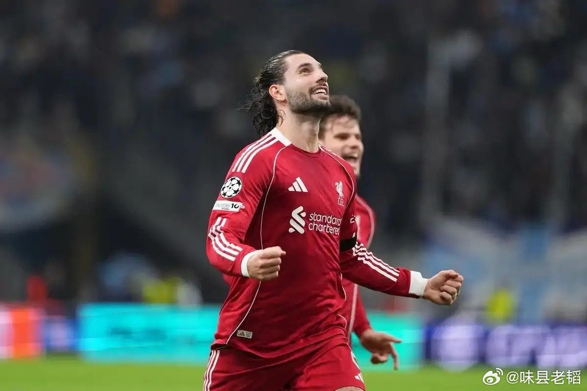 又帅又能踢，索伯斯洛伊！于老夫看来，索伯无论长相和球技，都和贝克汉姆难分伯仲！只