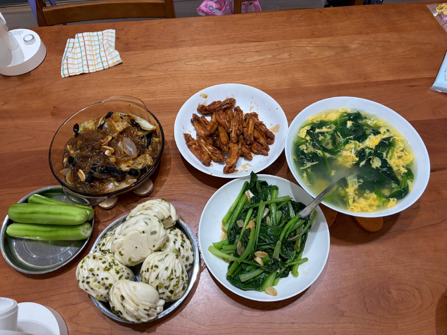 大号四个虎牙动了三颗，还有一颗新的还没长出来，吃饭困难的很，又想吃鸡翅，老母亲就