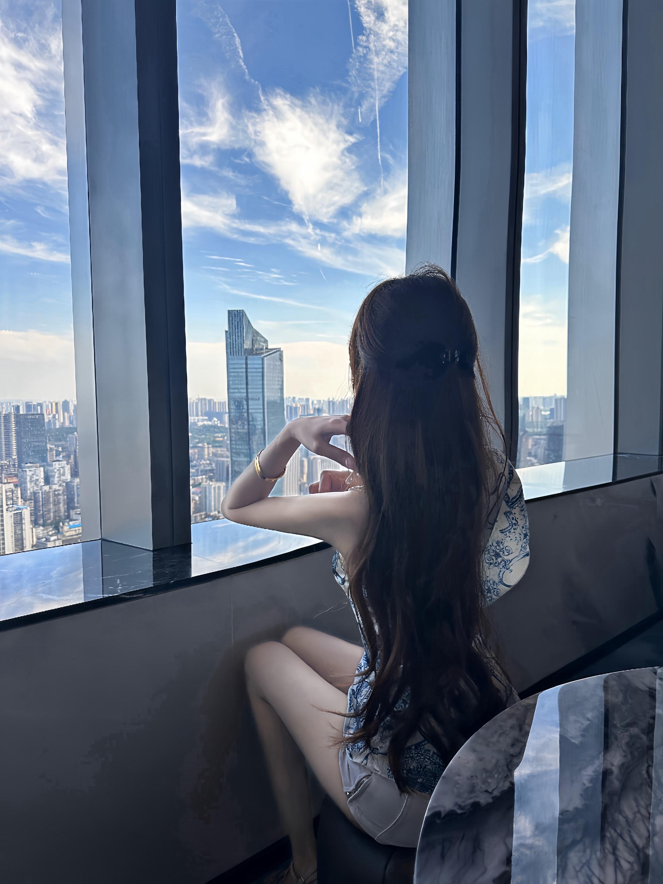 你是说你周旋在那么多人中 而心却一直在我这是吗