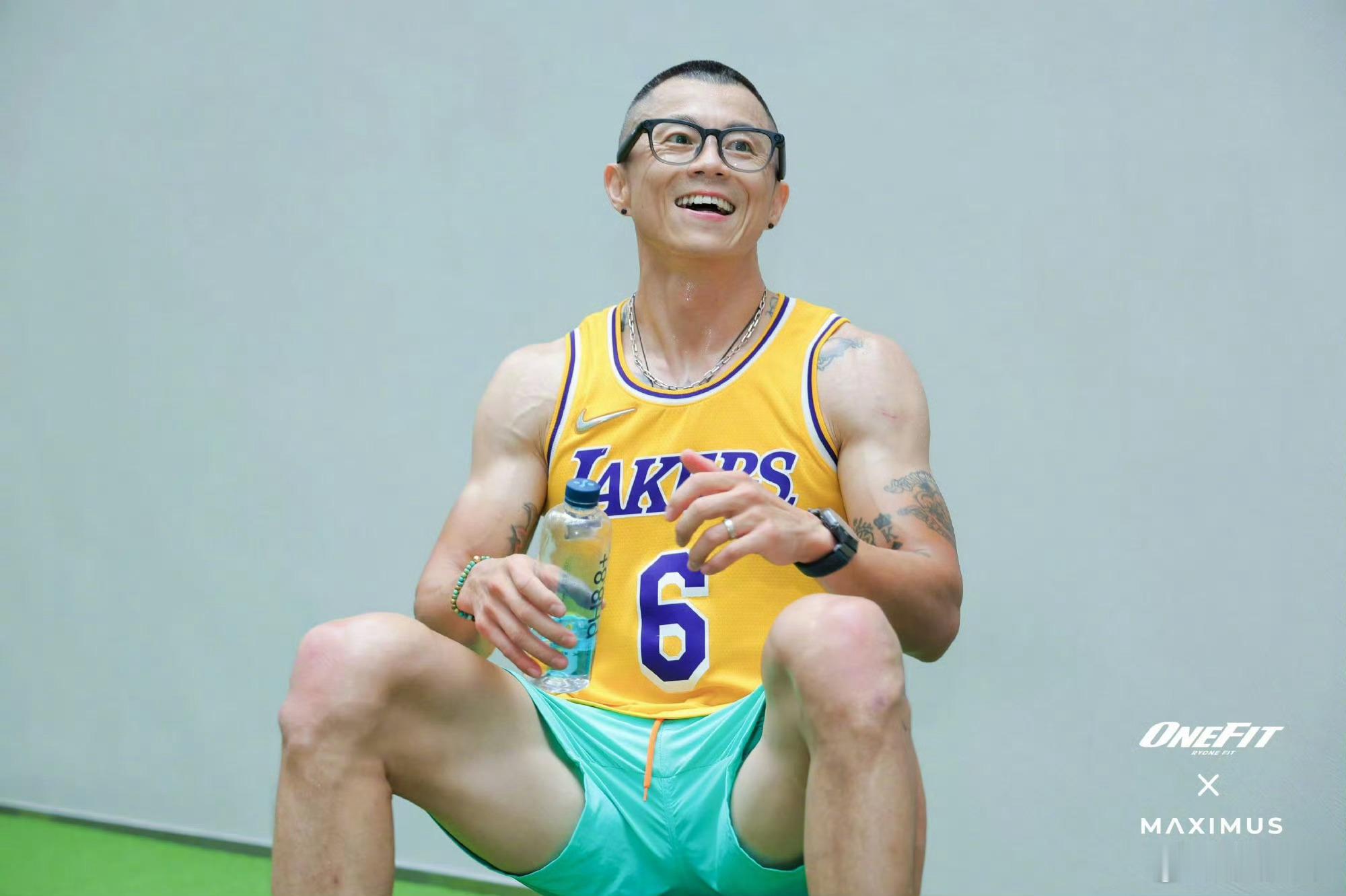 詹姆斯下家热火赔率登顶陈震竟然是詹姆斯的粉丝，这你受得了吗？詹姆斯下家热火赔率登