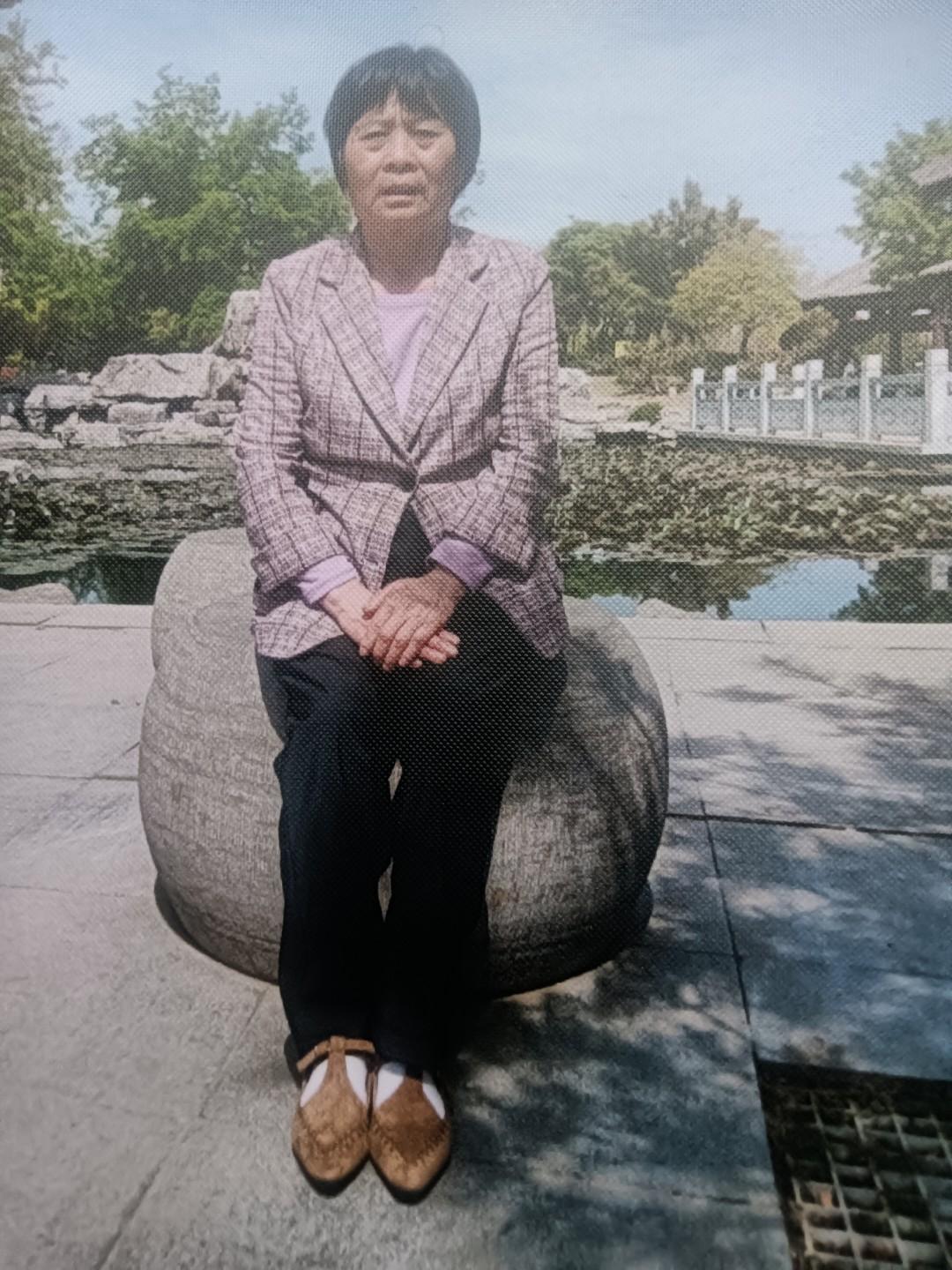 哗众取宠
藏头诗
文/李兴伟
哗众邀誉显己名，
众人殊态论声盈。
取义深邃人相异