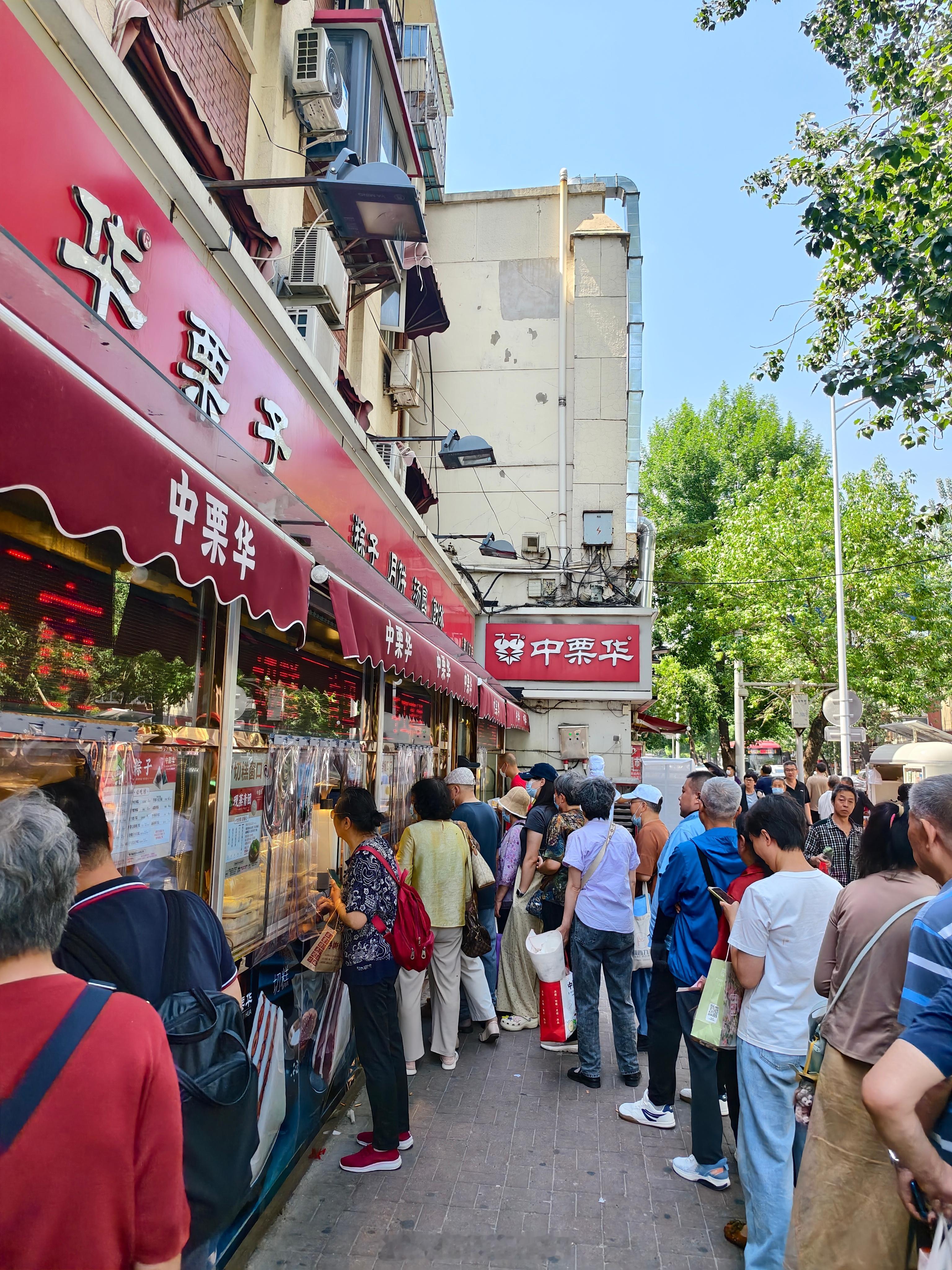 在天津想吃口好的，秘诀就一条：找排在最后的跟着排，只要没卖没，总能吃上一口。 天