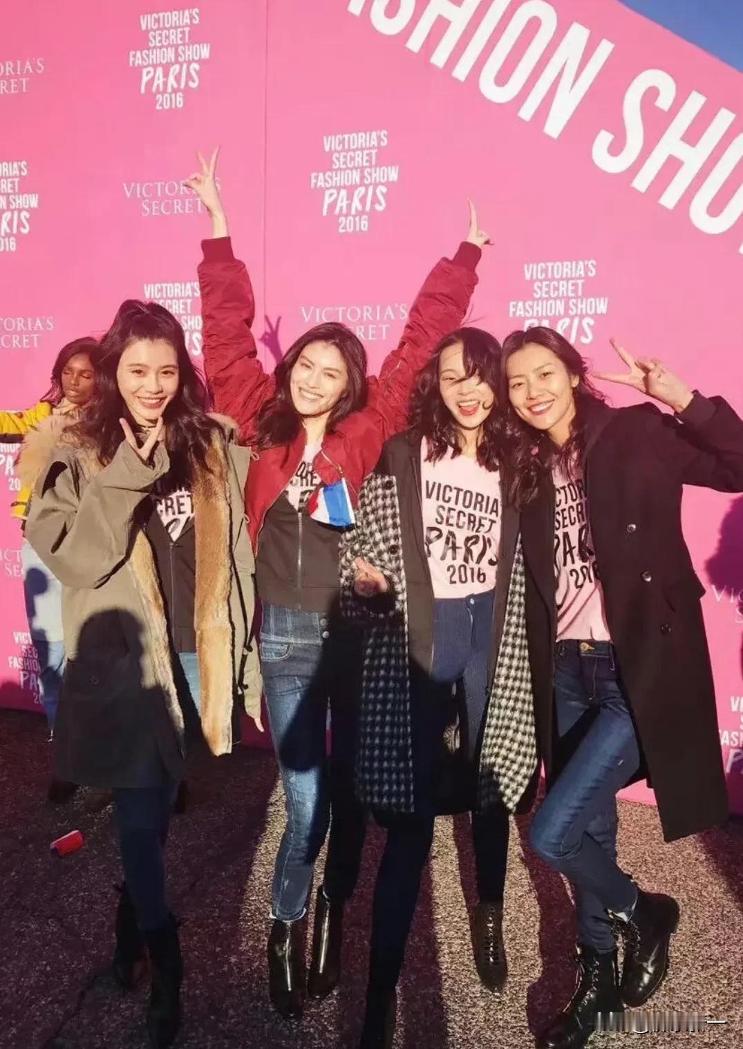 黄金一代超模vs当红85花女星
同样是官宣有娃，有人还在幸福有人却早已离婚收场