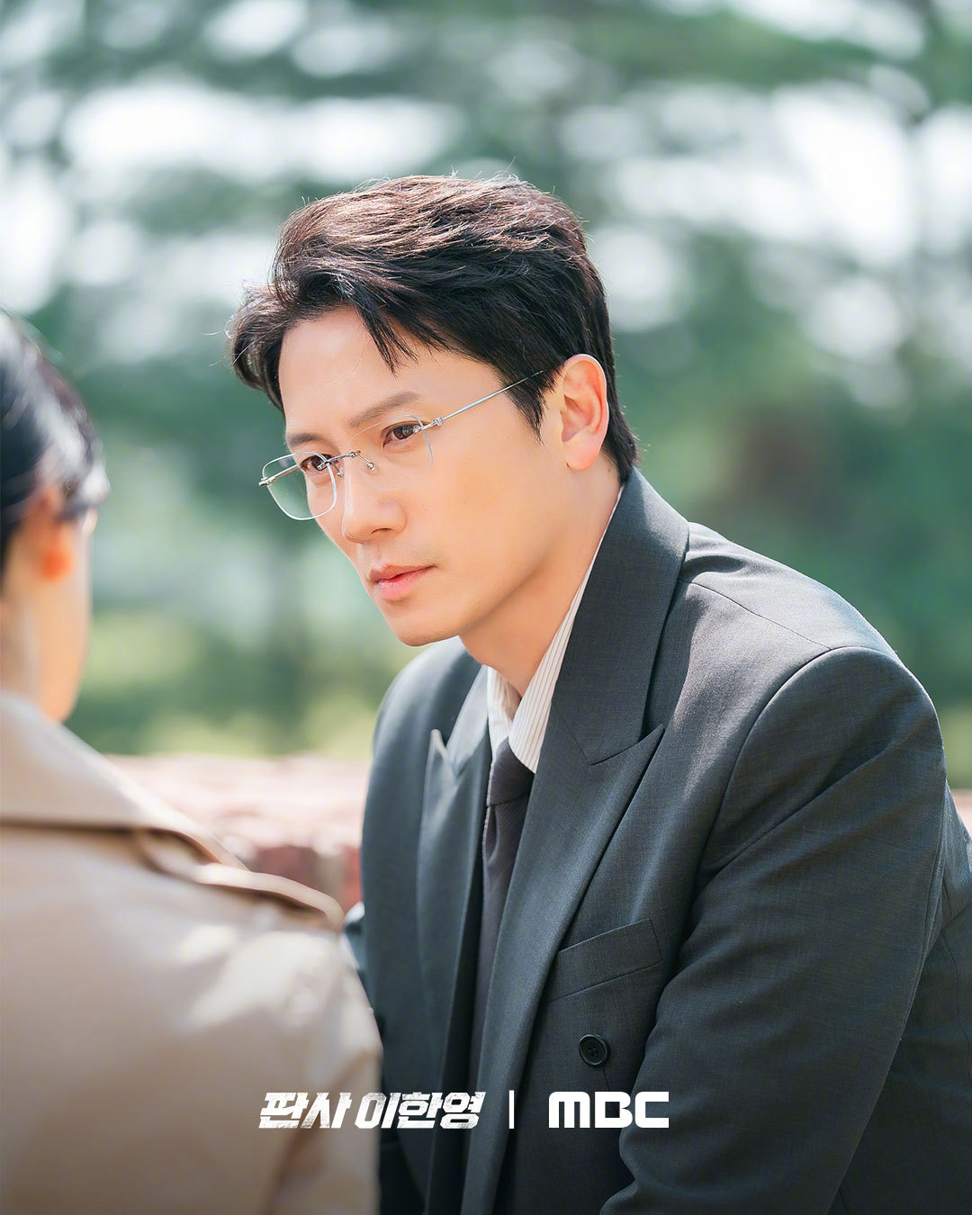 MBC新金土剧法官李汉英 公开池晟元真儿 剧照。该剧改编同名网络小说，讲述作为巨