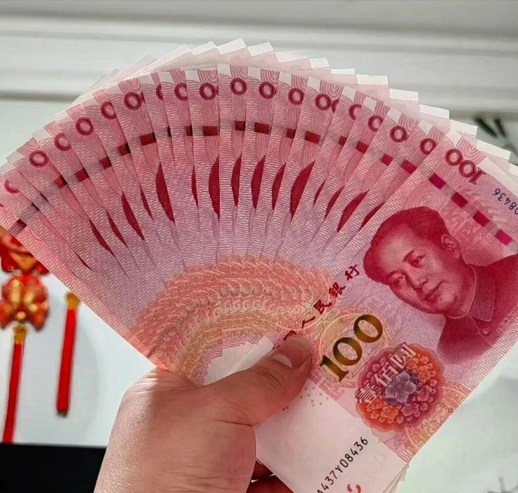上周末我去我妈家，闲来没事，打扫卫生。这时候表弟来了，跟我借3万块钱

我说我没
