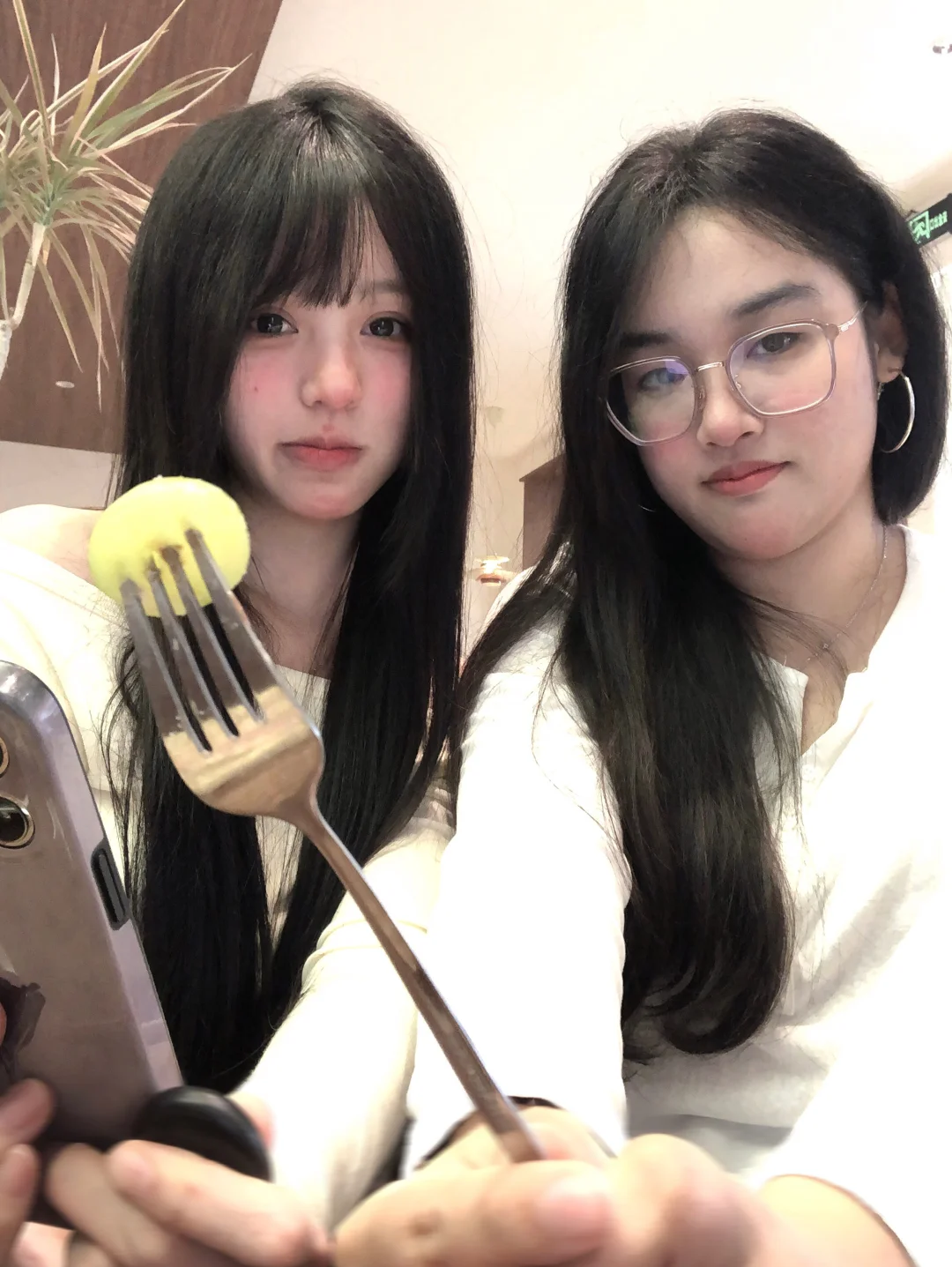 好朋友见面当然要拍照啦