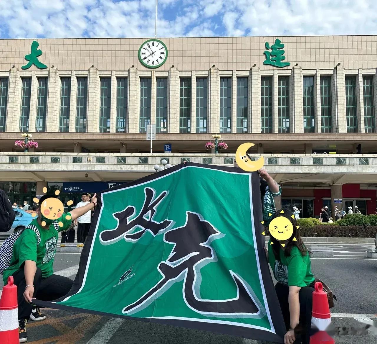 攻克大连？！这才是中超该有的样子！这要是山东球迷在武汉这么做！恐怕能被武汉三镇球
