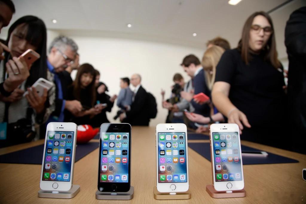 （美联社）——部分iPhone用户有望从苹果公司获得最高95美元的现金赔偿。此前