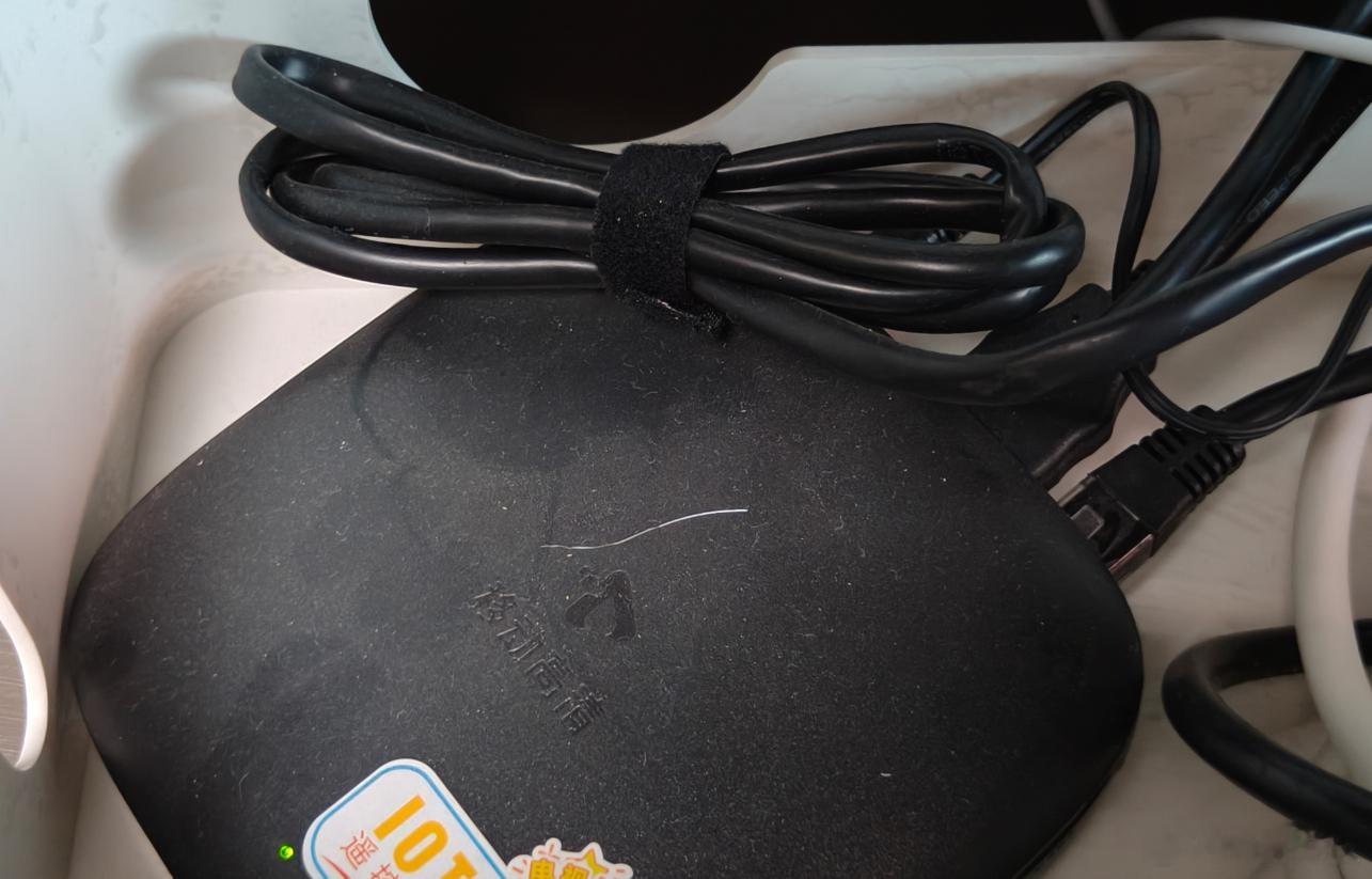 现在想看电视台，确实装IPTV机顶盒更合适，打开电视就直接进入到电视台，不过就是