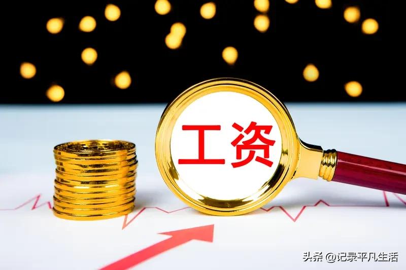 去年夏天，我在广州天河岗顶的小公司。
实习工资1860块，现金，装在一个皱巴巴的