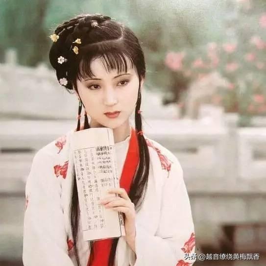 网传郑晓龙豪掷两亿重拍电视剧巜红楼梦》，这个消息我觉得不可靠，因为去年网上就说他