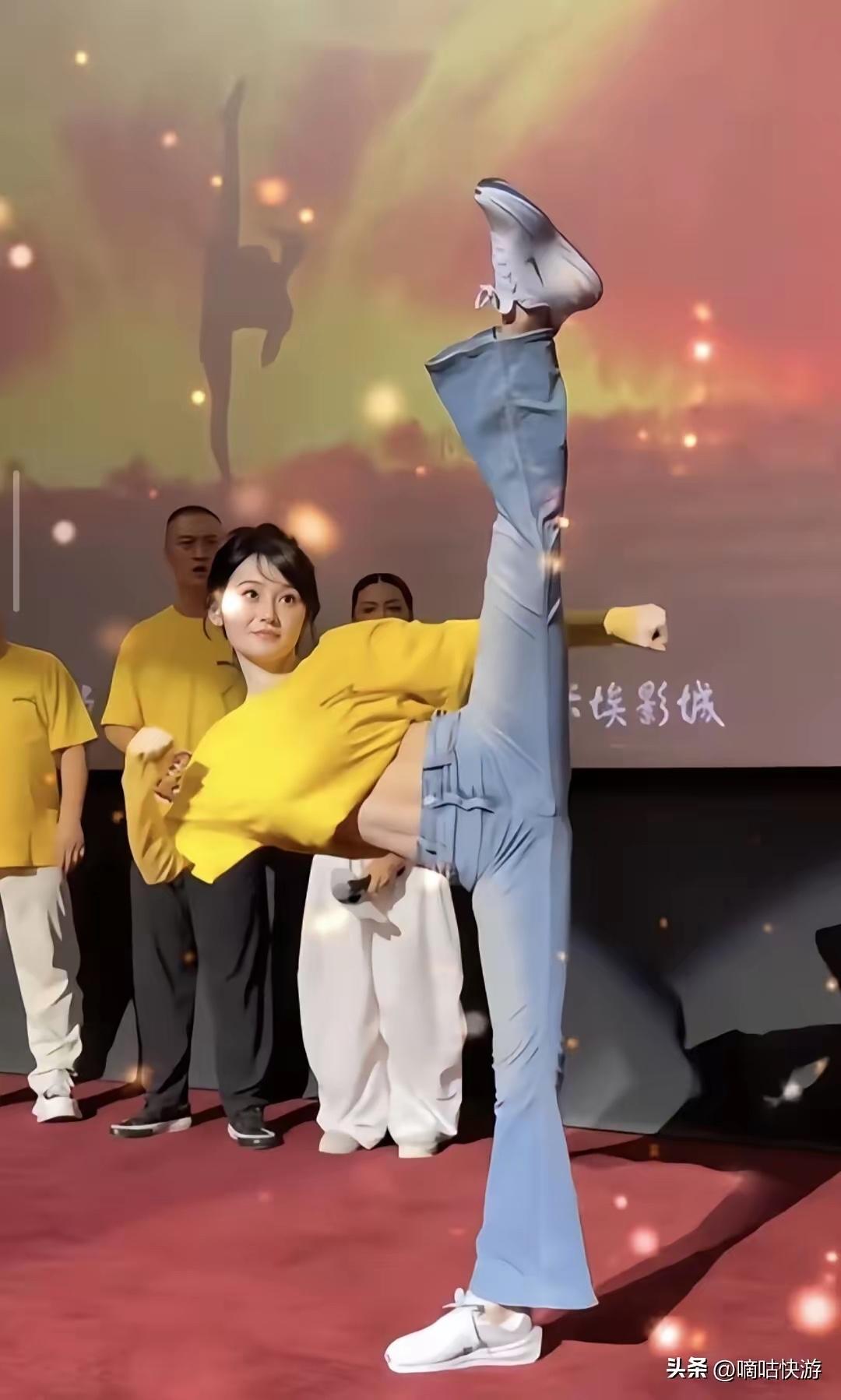 洪蕾
用实力证明自己不是花瓶
在《功夫女足》中饰演11号凯琪的洪蕾
很明显，她的