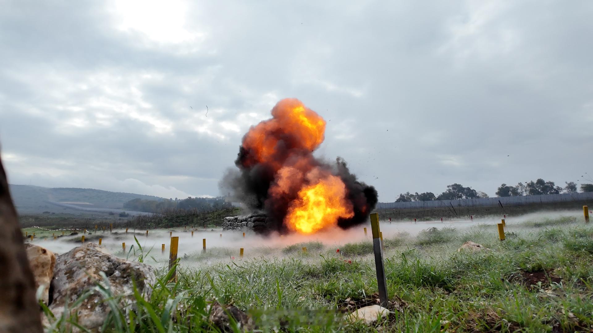 【惊心动魄！维和官兵精准销毁未爆弹】近日，中国第24批赴黎维和扫雷官兵在黎以边境