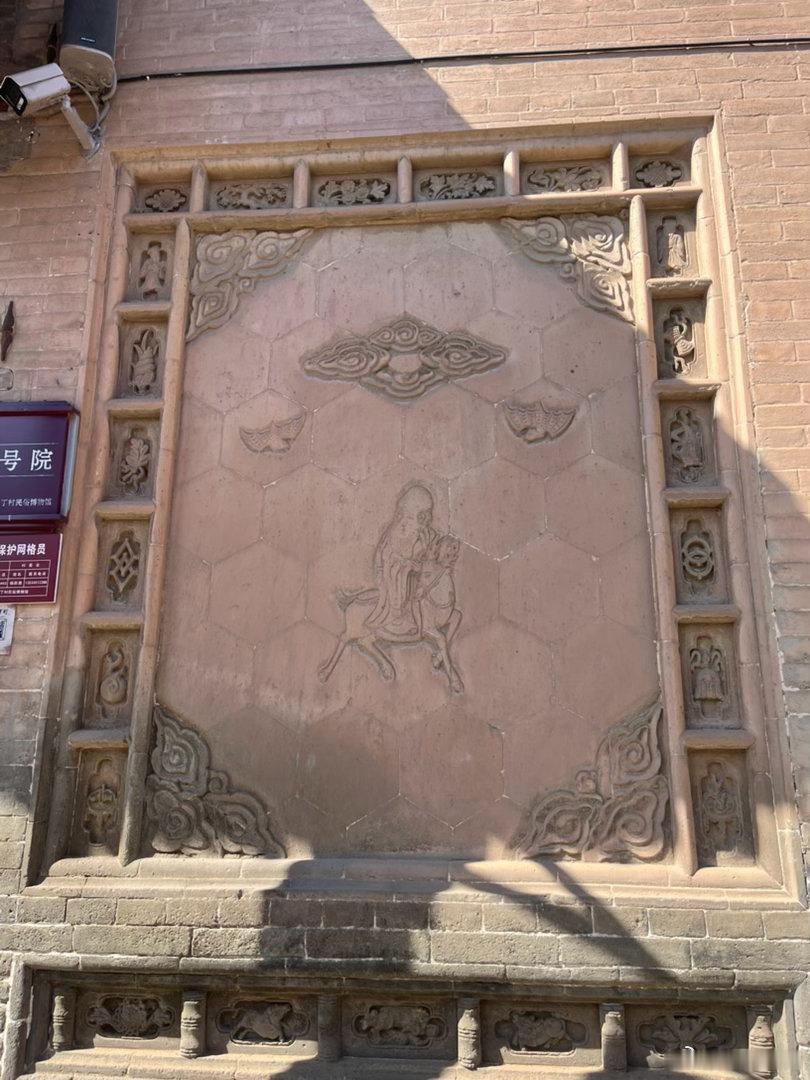 清代地主院墙上的壁画，好像是老子骑牛图，看上去很有古韵[嘻嘻]地主院清朝历史 ​