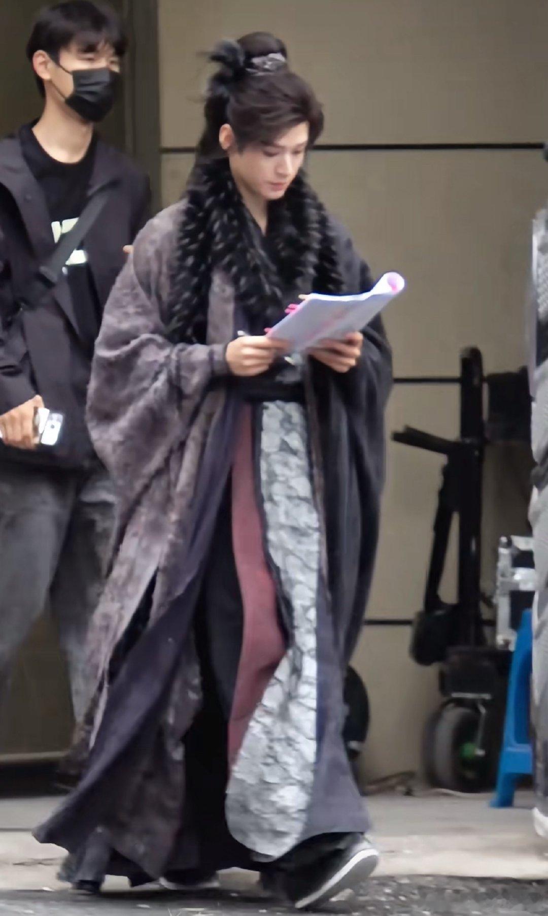 龚俊《凤舞九天》路透，他妆造缘还蛮好的 