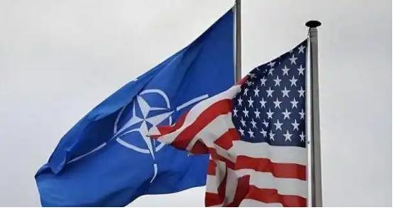 4月6日，美国副总统万斯和夫人乌沙从美国马里兰州安德鲁斯联合基地登上空军二号，前